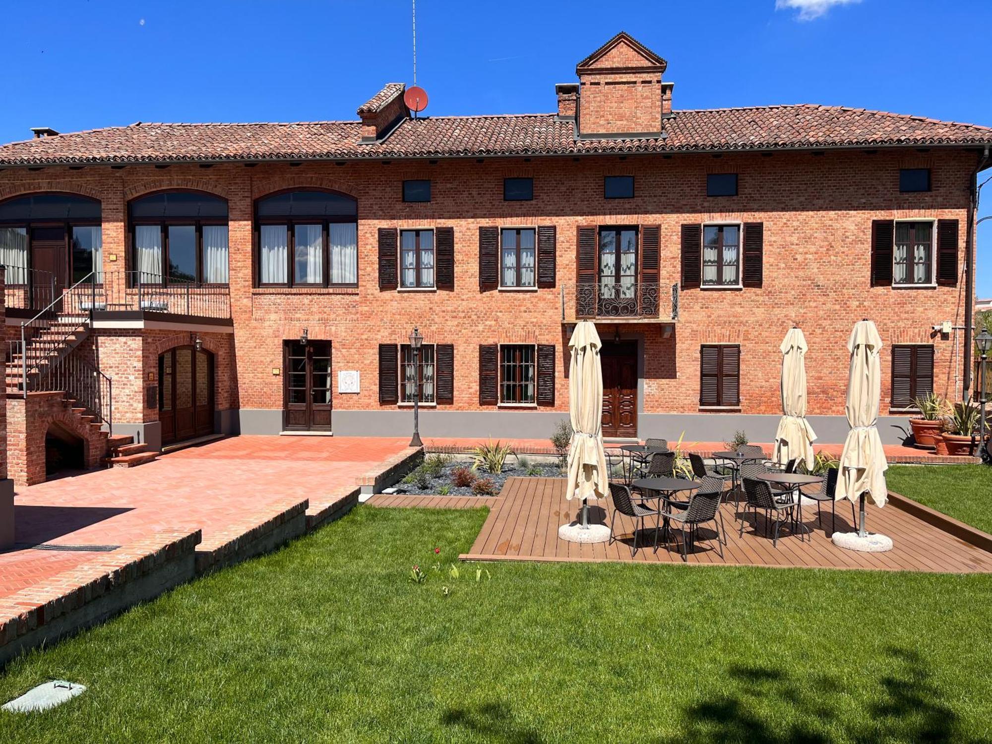 Cascina La Badia Bed & Breakfast Montegrosso d'Asti Exterior photo